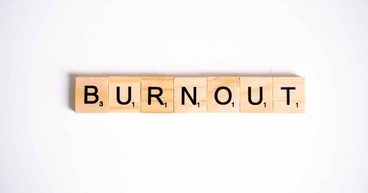 Cómo evitar el síndrome del burnout: Cuidando tu bienestar y equilibrio.